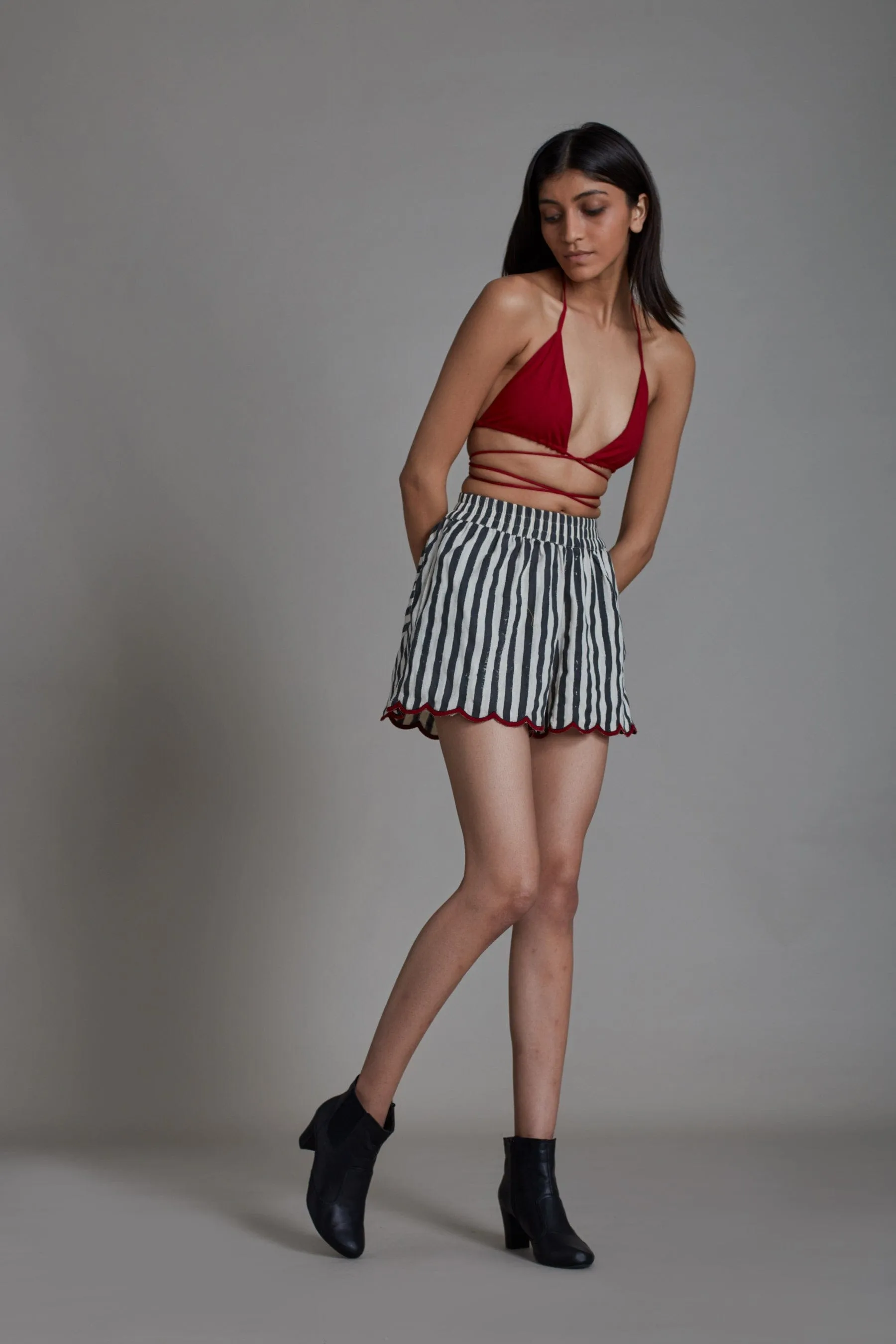 Black Stripe Scallop Shorts (Ready to Ship)